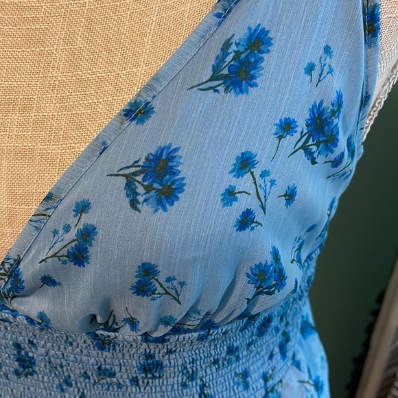 ☀️ Urban Outfitters Summer Dress Blue Flowery VNeck Cinched Medium Fits S - Picture 7 of 12